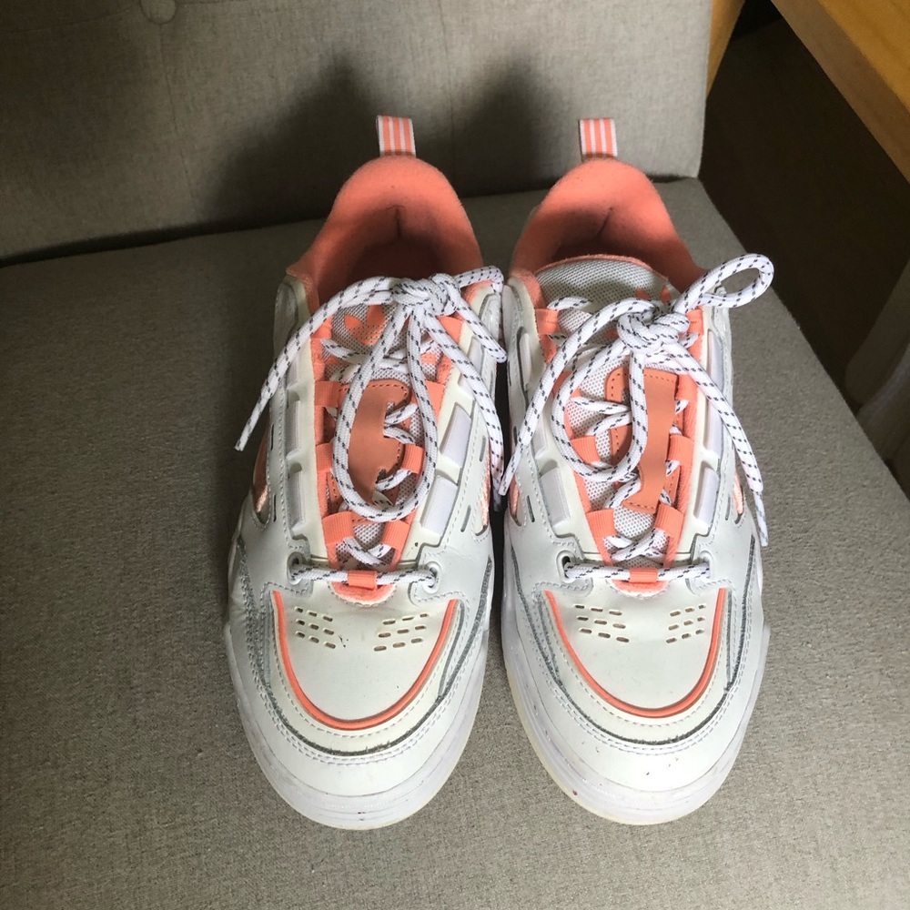 Adidas Sneakers.